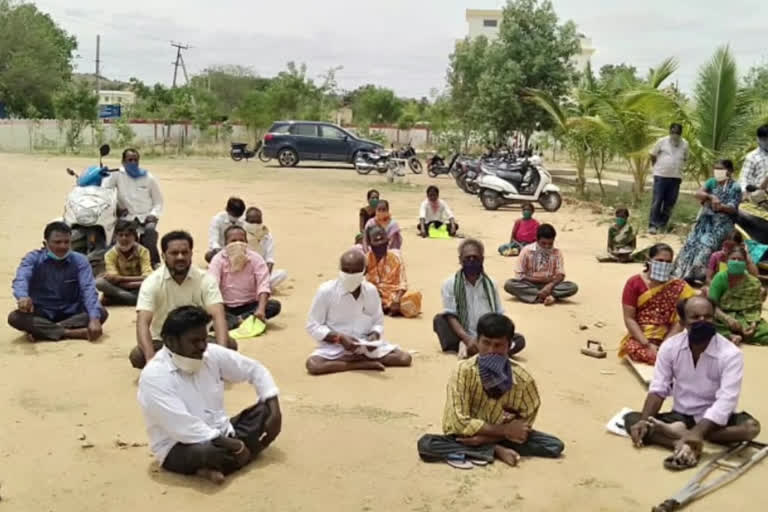 Handy caped people protest about save lands in kadhiri ananthapuram district