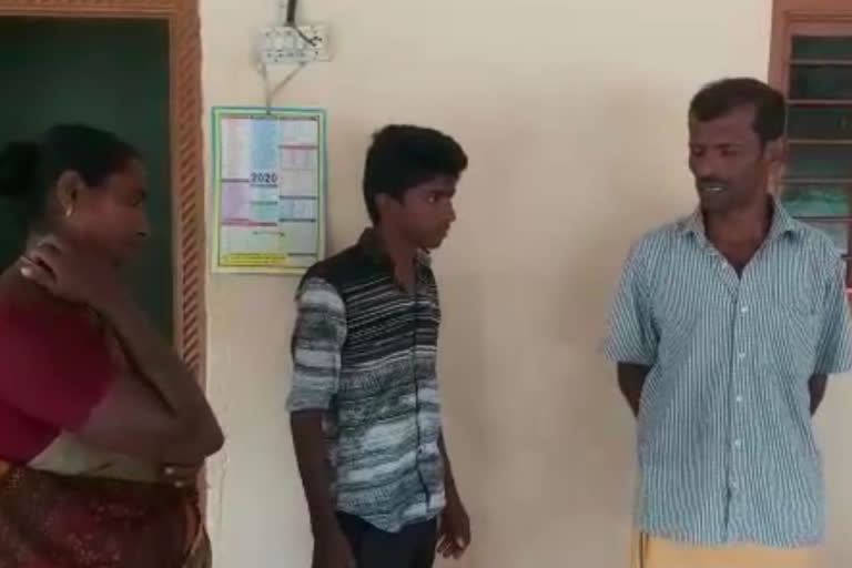 In Tirupur, Farmer gave complaint against VAO