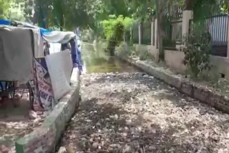 drain near Shahibabad DAV school in worst Condition