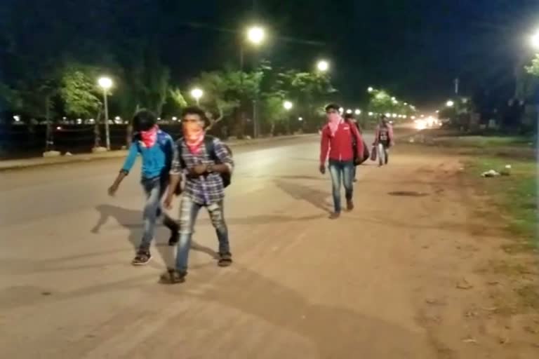 workers of Bihar leave on foot from Jagdalpur