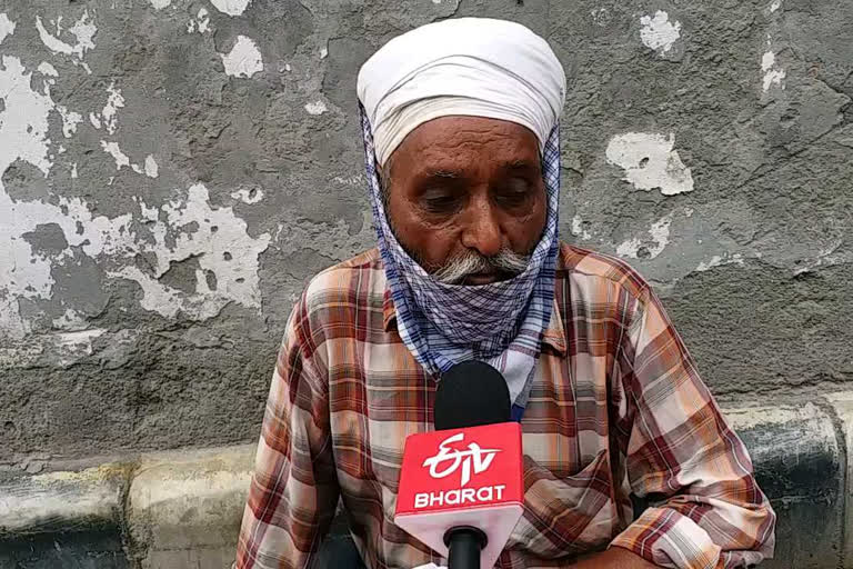 street hawker facing financial problems during lockdown