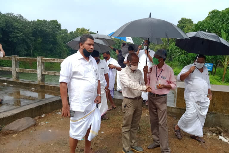 sand mining from check dams in meenachil  sand mining  meenachil  മീനച്ചിലാറ്  മണല്‍വാരല്‍