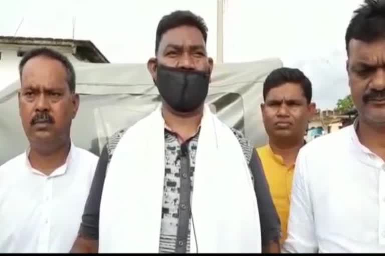 Minister Satyanand Bhokta reached in Chatra, Jharkhand workers  will no longer exploited in other state, news of migrant workers  of Jharkhand, चतरा पहुंचे मंत्री सत्यानंद भोक्ता, झारखंड के मजदूरों का अब दूसरे राज्य में शोषण नहीं होगा, झारखंड के प्रवासी मजदूरों की खबरें