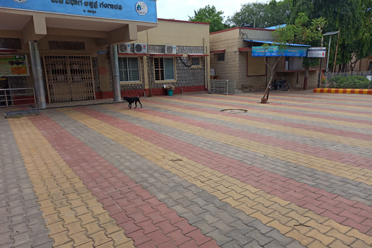 gangawati government hospital is now empty