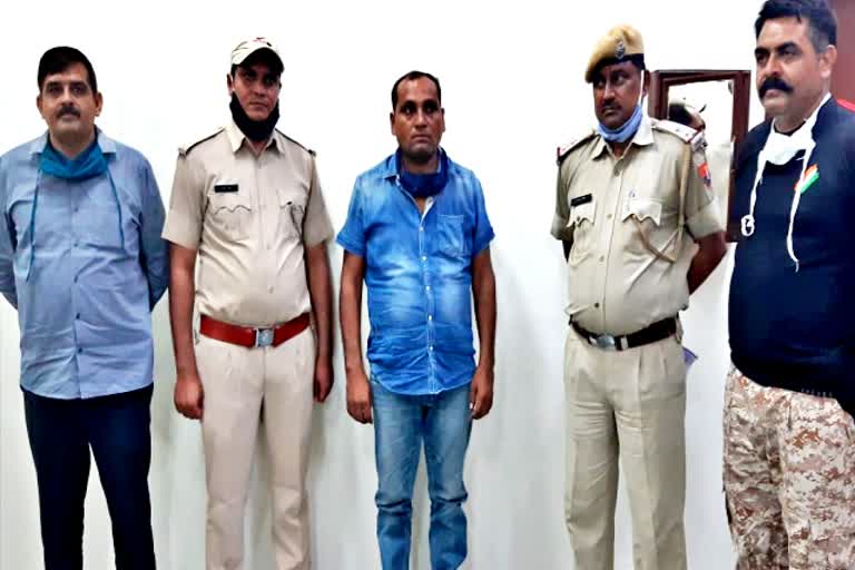 karauli news  laturi alias lal singh arrested  laturi gurjar arrested  dacoit arrested in rajasthan  dacoit in rajasthan  karauli police news  dasyu baiju baijnath gang  SP anil kumar beniwal