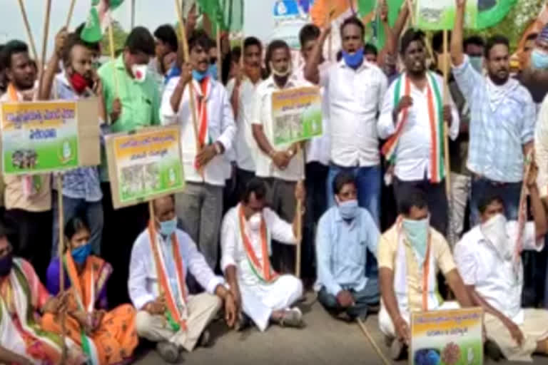 congress protest against minister ktr visit in warangal