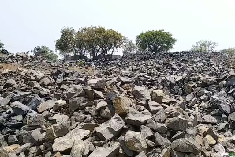 police will not interrupt in  Stone Quarrying , पाकुड़ में पत्थर उत्खनन और परिवहन मामला