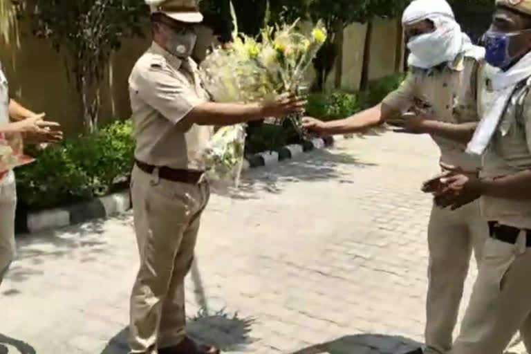 ghazipur police station sho return after corona recovery in delhi