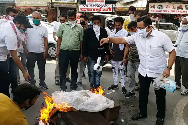 traders burnt chinese good in rohtak