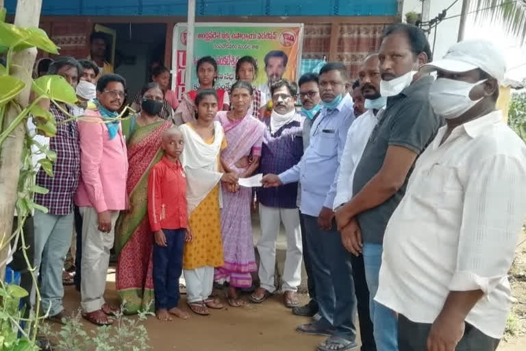 two lacks fifty rupees donated to the family of the deceased principal in east godavari district