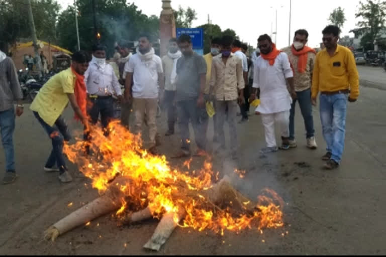 Regarding China's dastardly act, BJP burnt effigy of China