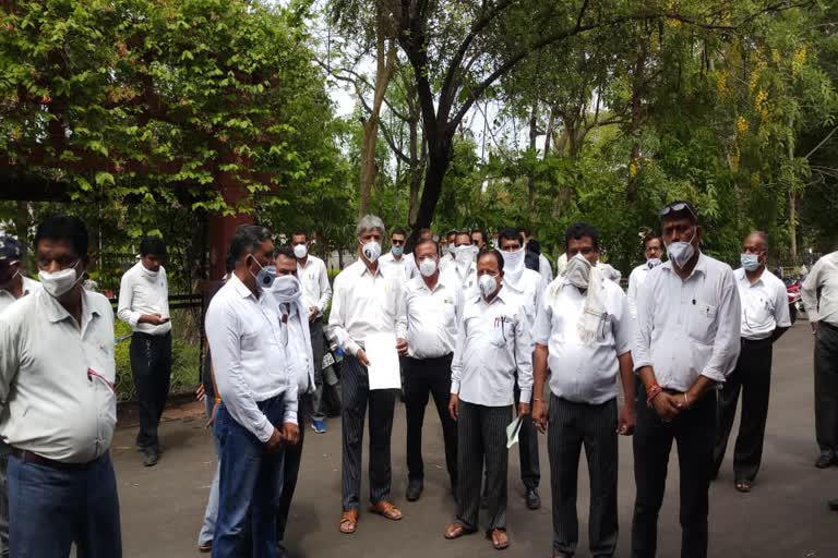 Advocates submitted memorandum to jhabua collector against action taken by SDM