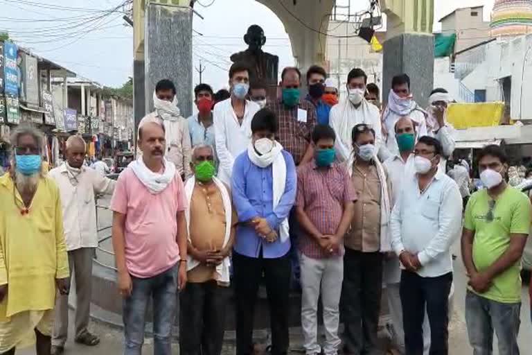 Tributes paid to martyrs of Indo China border in Damoh