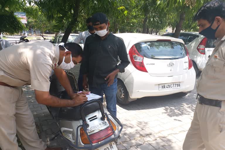 panchkula police cut 300 challan in a week due to not wearing masks