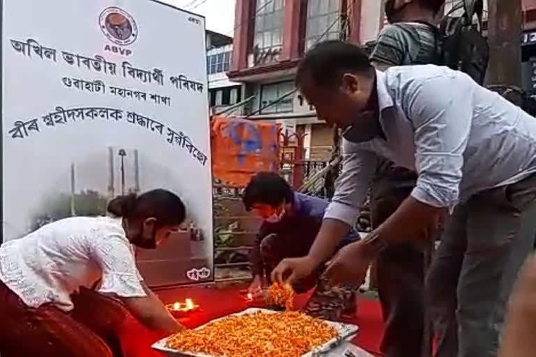 মহানগৰীত এবিভিপিৰ উদ্যোগত গালৱান ভেলীৰ শ্বহীদক শ্ৰদ্ধাঞ্জলী