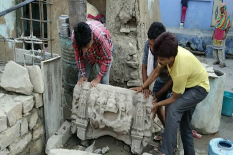 Ancient statue found in excavation in morena