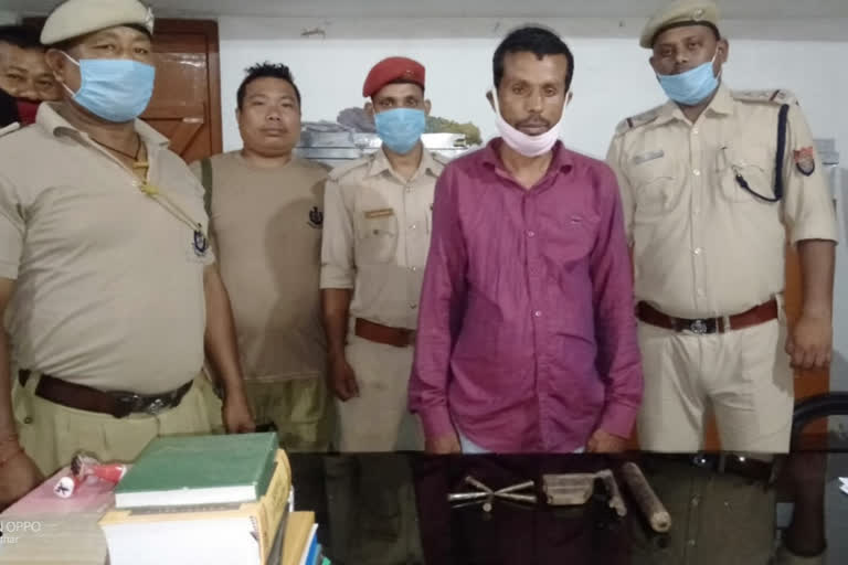 Poacher arrested with arms in Bishwanath