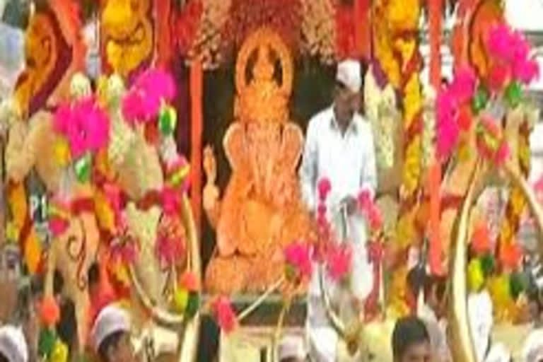 COVID-19: Maharashtra Chief Minister calls for low-key Ganpati celebration this year