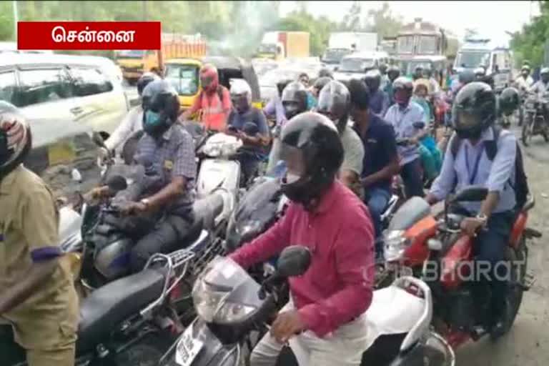 Thousands of people leaving chennai