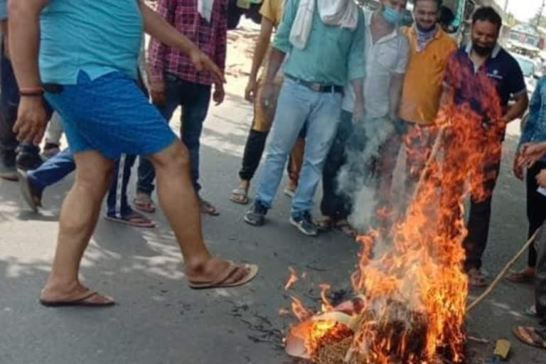 burnt effigy of china president