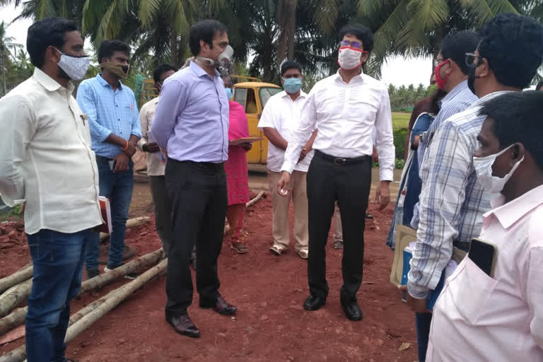 collector   visited the Kovid hospital in Amalapuram