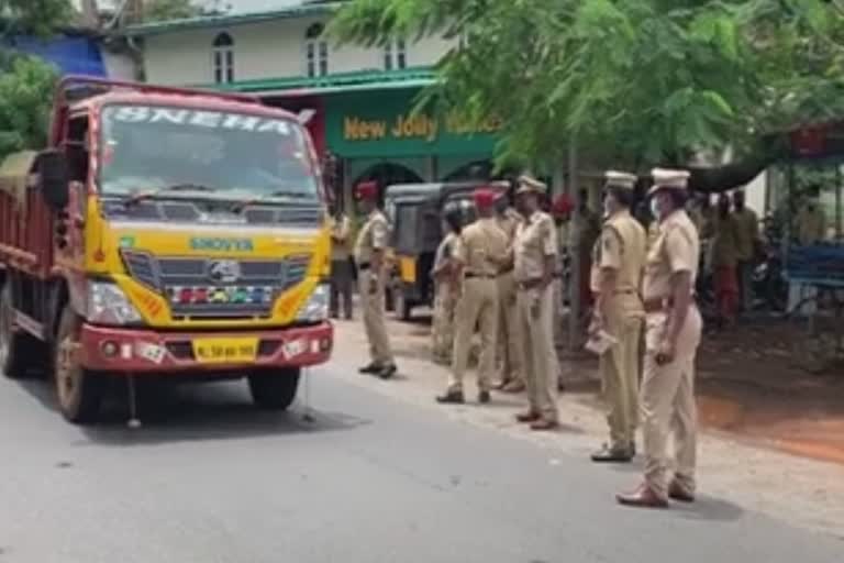 Mahi police  covid-19  strict instructions in mahi  covid proliferation  ആരോഗ്യ വകുപ്പ്  മാഹി പൊലീസ്  മാഹയിലെ കൊവിഡ് നിയന്ത്രണം  കൊവിഡ് -19  മാഹി പൊലീസ്