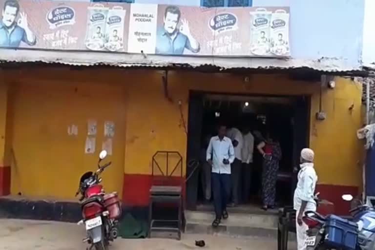 Theft in three shops at jamtara