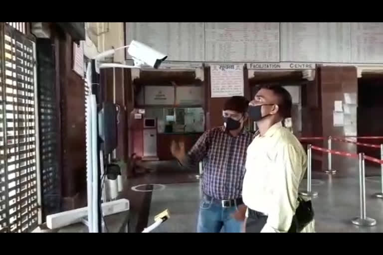 Automatic thermal scanning machine installed at Gwalior railway station