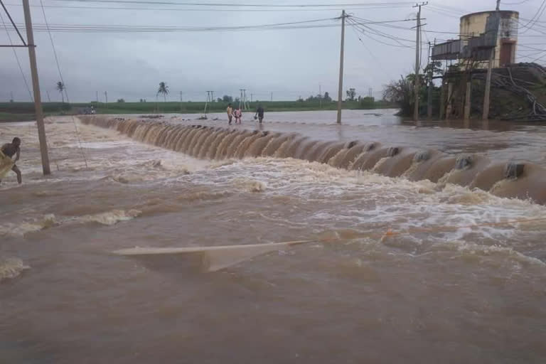 Six weed bridges in the cikkodi area for rain