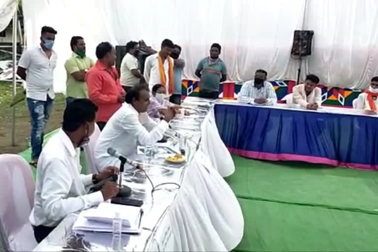 Councilors create ruckus at the meeting of the Nagar Palika Parishad