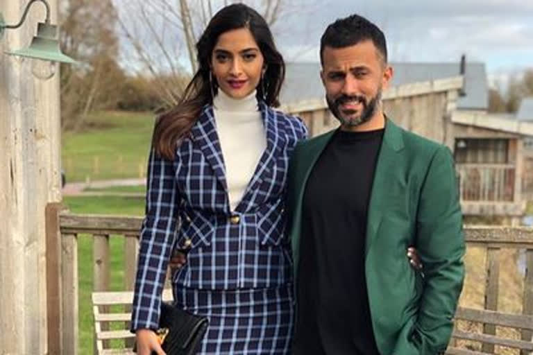 Sonam Kapoor shares an adorable throwback picture with hubby Anand Ahuja