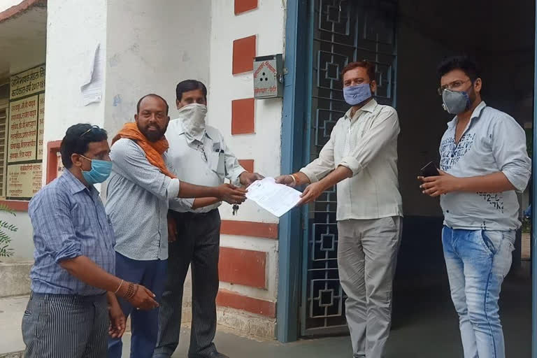 Farmer Congress submitted a memorandum to the Collector