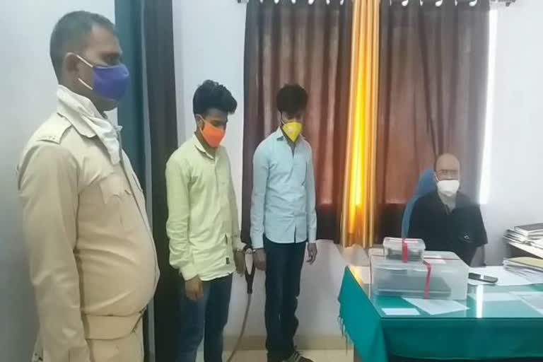 two cyber criminal arrested in jamshedpur, Cyber crime in Jamshedpur, news of Cyber crime Jharkhan, जमशेदपुर में दो साइबर अपराधी गिरफ्तार, जमशेदपुर में साइबर क्राइम, झारखंड में साइबर क्राइम की खबरें