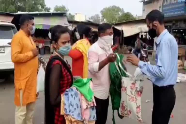 Social organization distributed cloth bags