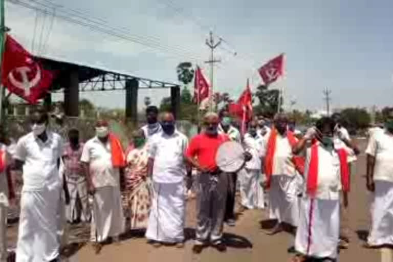 CPIM protest to move garbage in muthupettai