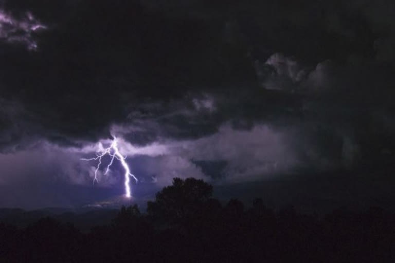 2 died and 1 injured in thunderstorm 