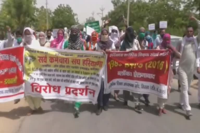 employees union protested against government for their demands in sirsa