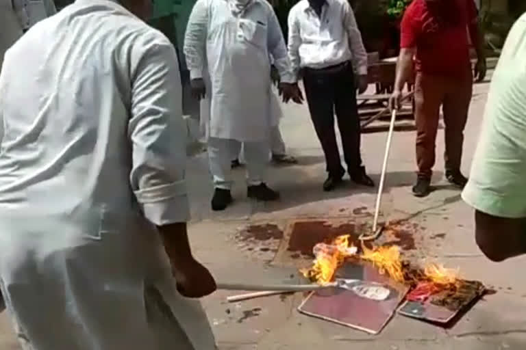 RPI(A) party activist burnt effigy of xi jinping to boycott chinese products