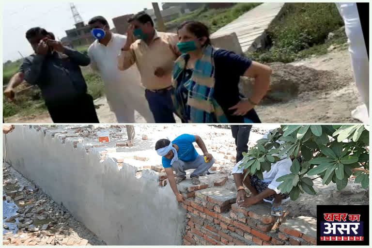 executive officer niharika chauhan inspects under construction drain in muradnagar