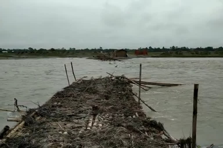 flood broke the only bamboo bridge in nagnalbhata