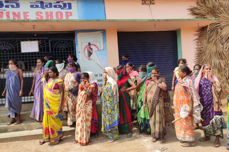 womens protest at gharbham in vizianagaram district