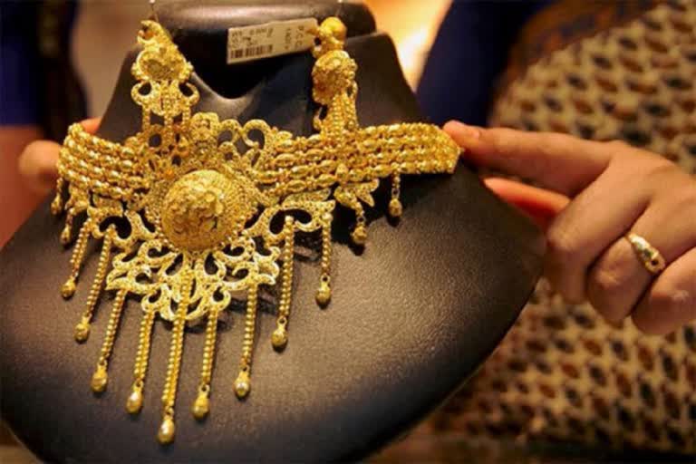 Gold prices jump Rs 144, silver rises by Rs 150