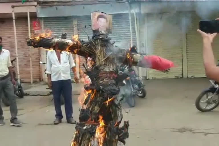 BJP workers burnt effigy of Chinese President