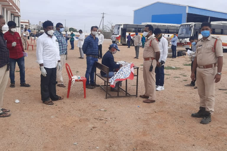 కువైట్ నుంచి రాయచోటికి చేరుకున్న వలస కార్మికులు