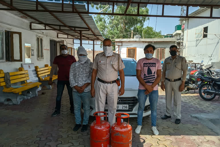 South East Delhi Police arrested two robbers