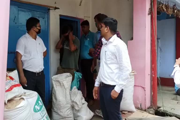 Raid for banned plastics in giridih