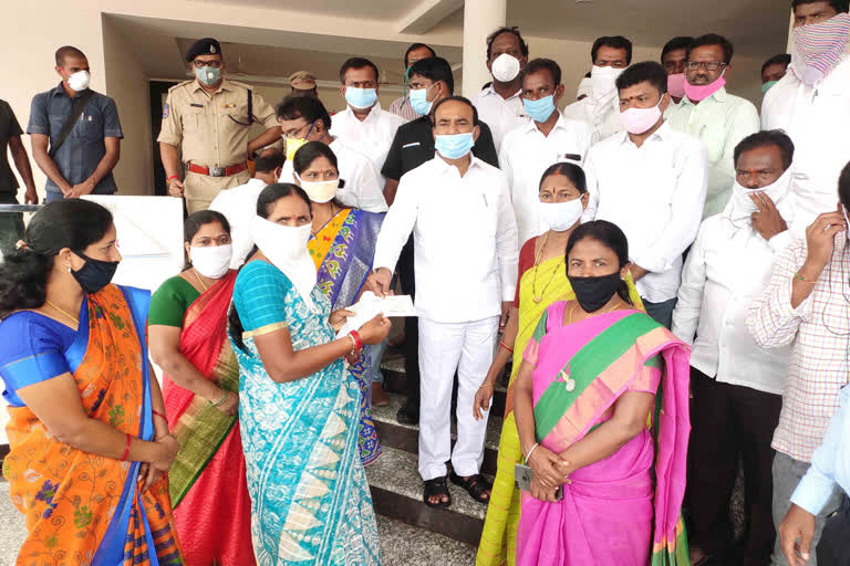 minister eetela rajender cheques distribution in karimnagar district