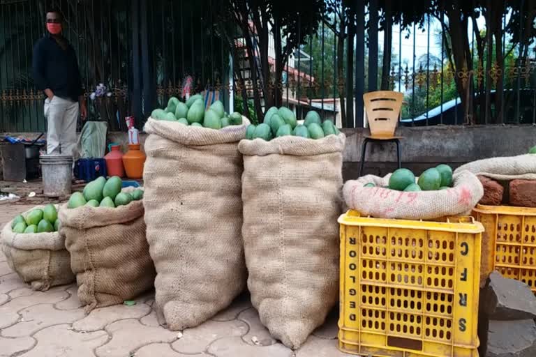 covid-19-effect-customers-not-showing-interest-to-buy-mango-in-bidar