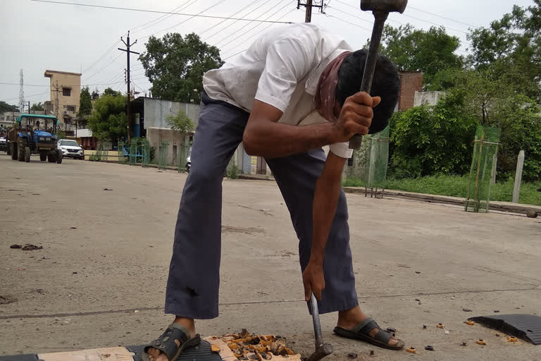 Pandhurna municipality started work to get the breaker blossomed