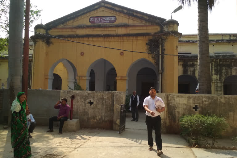 UP: District court premises in Shahjahanpur sealed after lawyer tests COVID-19 positive